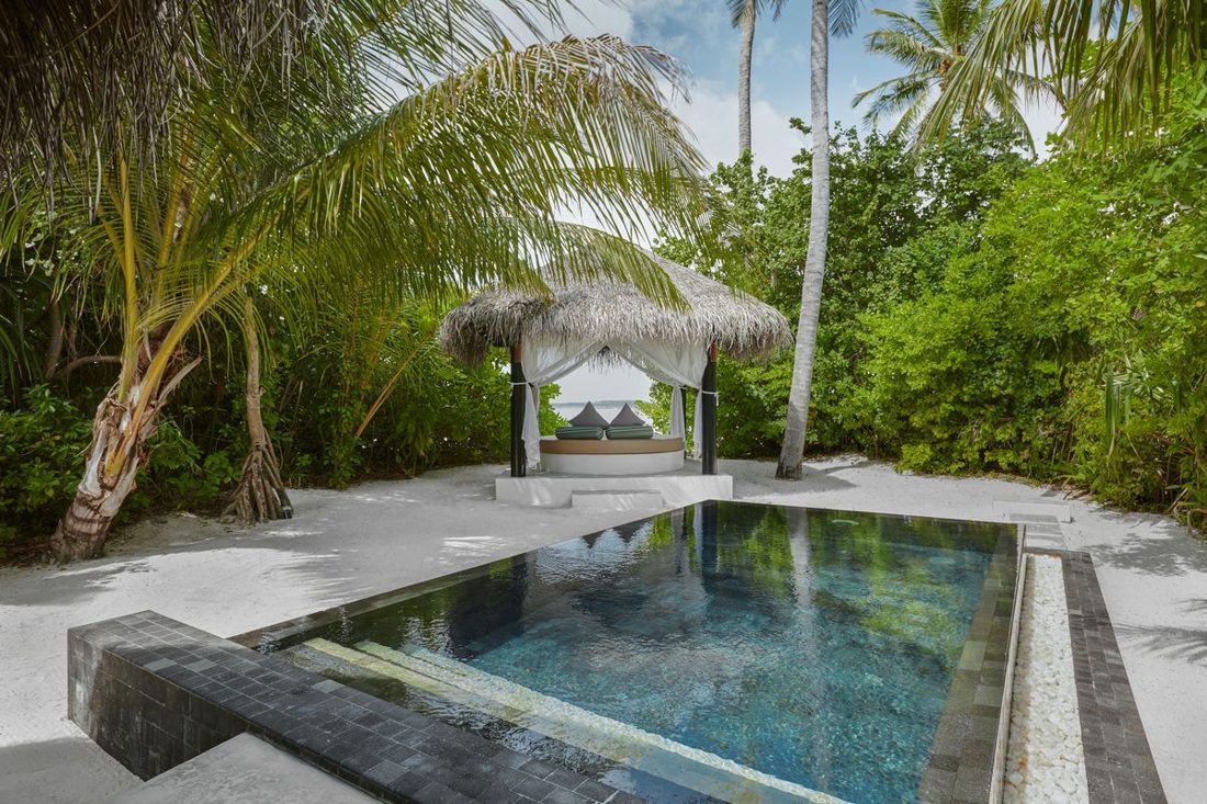Deluxe Beach Villa with Pool